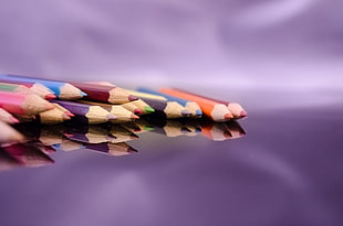 tilt shift lens photography of color pencils HD wallpaper