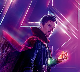 Benedict Cumberbatch as Doctor Strange in Marvel Avenger Infinity War poster