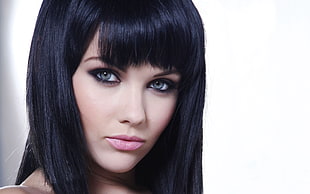 female celebrity wearing pink lipstick and black eyeliner HD wallpaper
