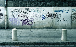 white concrete wall with graffiti, graffiti, street