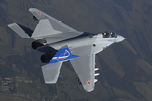 gray jet fighter photo