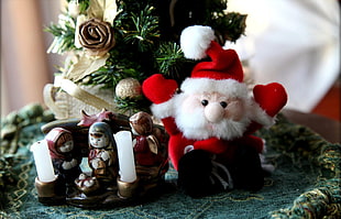 Santa Clause plush toy on green stand HD wallpaper