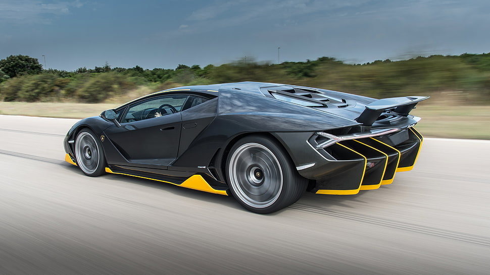 black and yellow Lamborghini Aventador HD wallpaper