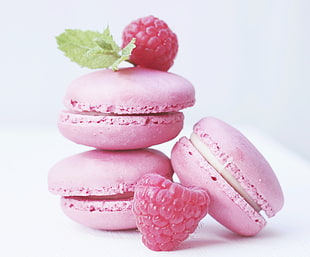 pink RaspBerry and macaroons HD wallpaper