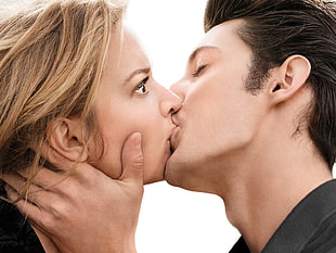man kissing a woman photography