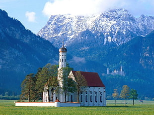 white and red church, architecture, church, mountains, landscape