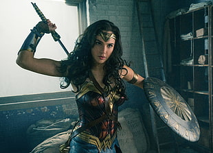 Gal Gadot as Wonder Woman digital wallpaper