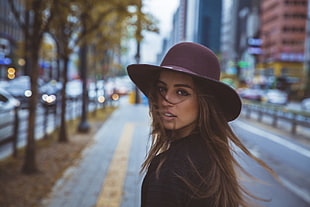 woman wearing maroon sun hat HD wallpaper