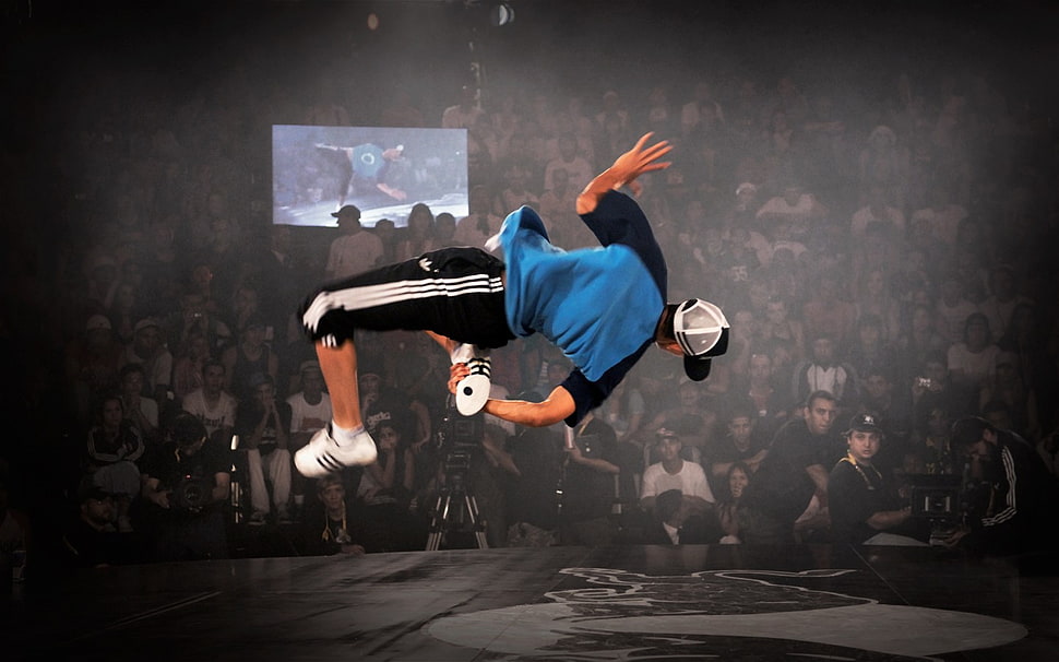 men's blue polo shirt, dancing, men, crowds HD wallpaper