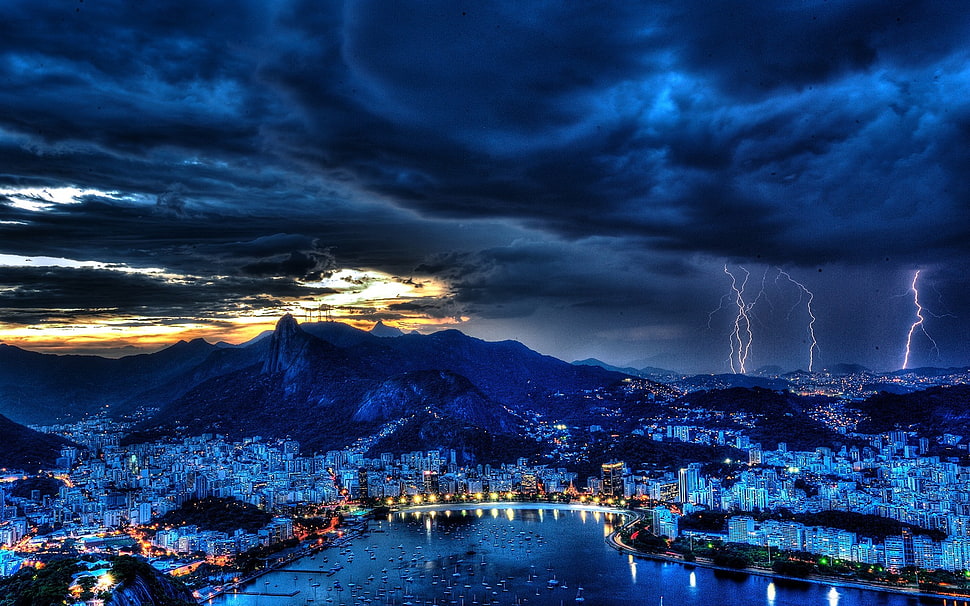 lightning near mountain HD wallpaper