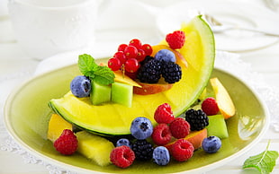 assorted fruits on top of ceramic plate
