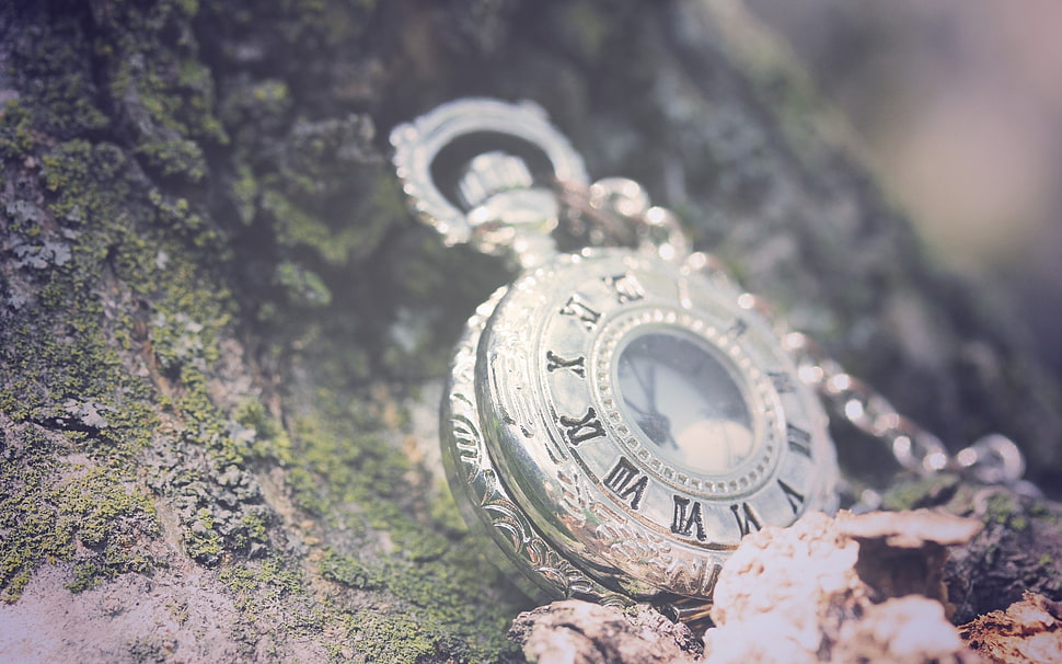 round silver-colored framed analog pocket watch HD wallpaper