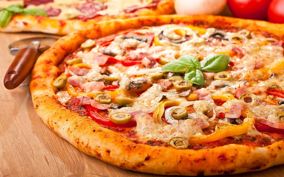 baked pizza HD wallpaper