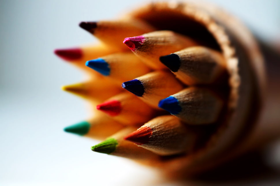 shallow focus of coloring pencils HD wallpaper