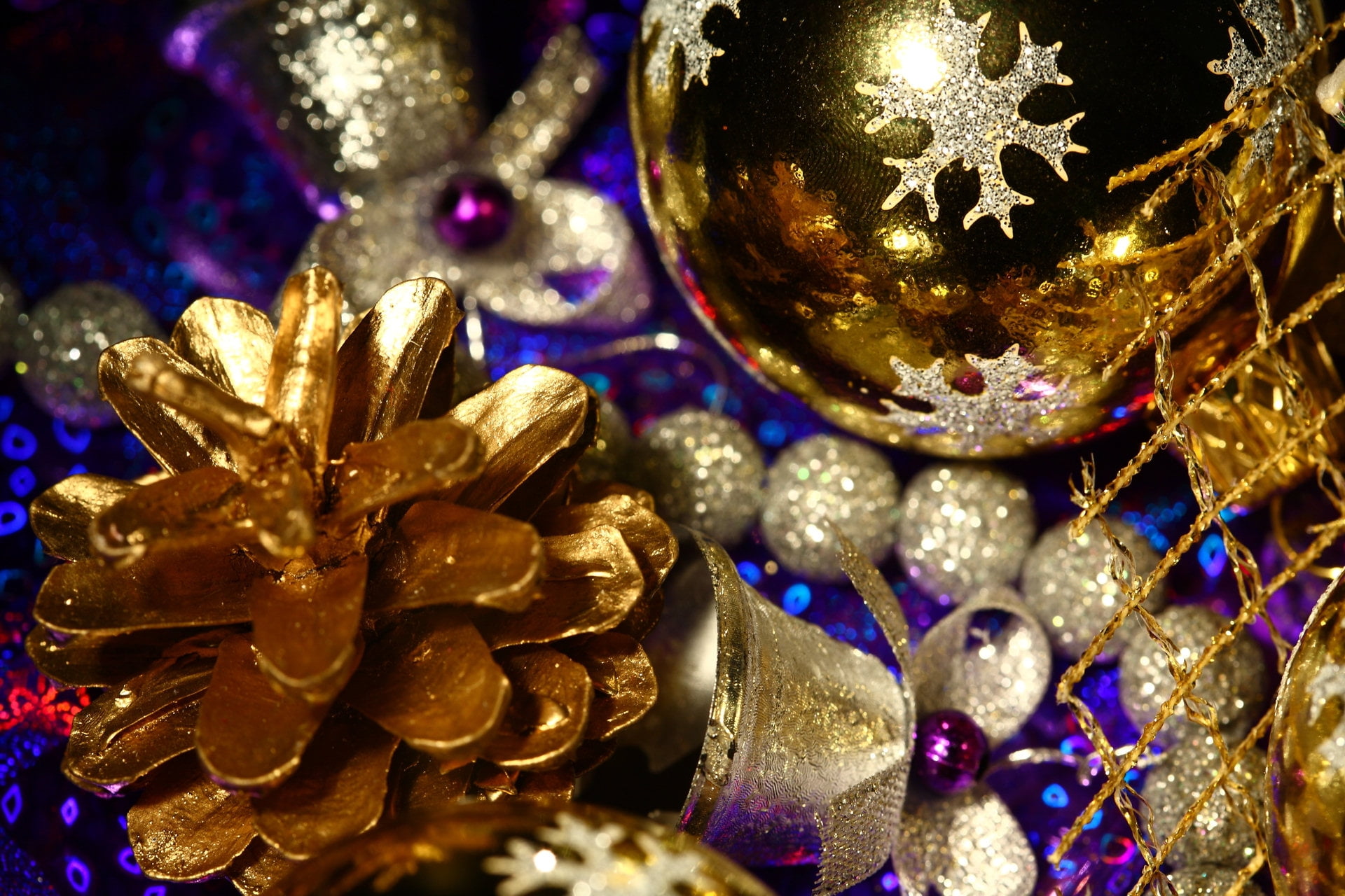 gold christmas decors