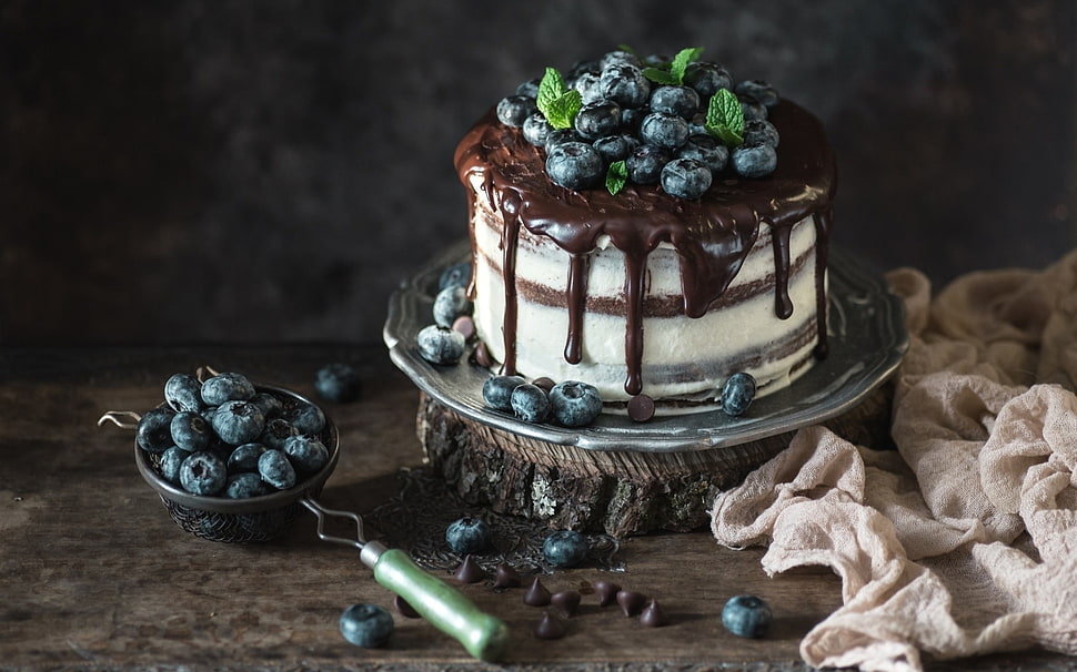 chocolate cake, cake, berries, food, chocolate HD wallpaper