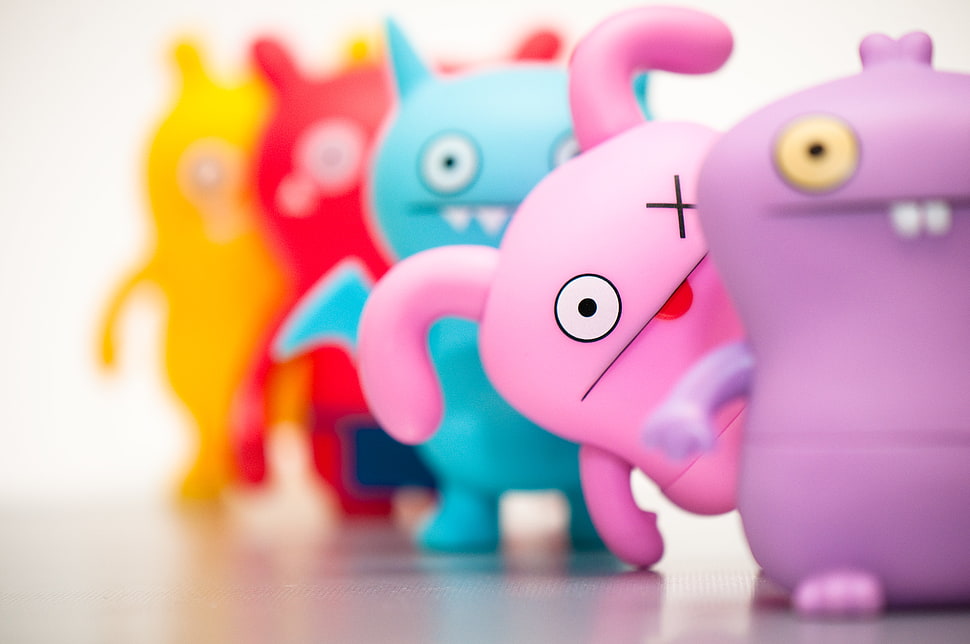 five figurines lined up standing on gray surface HD wallpaper