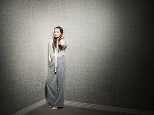 woman in white and grey long-sleeved overalls