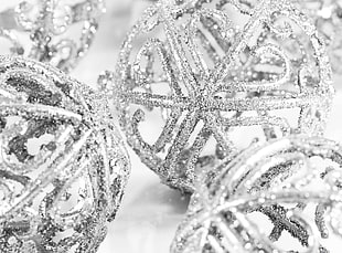 shallow photo of baubles