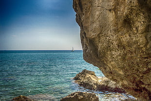 rock near sea photo HD wallpaper
