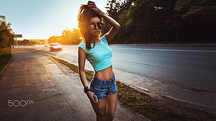 women's teal crop top and blue daisy dukes shorts, women, model, skinny, jean shorts