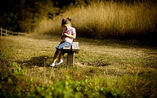 girl sitting on bench HD wallpaper