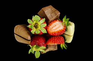 slided strawberry and chocolate HD wallpaper