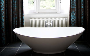 white ceramic bath tub HD wallpaper