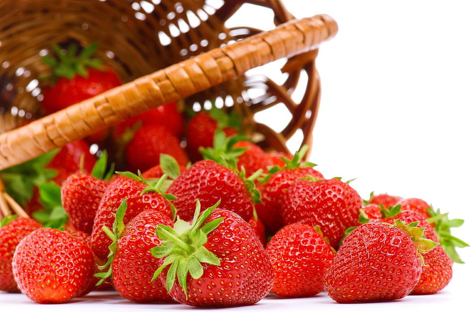 basket of strawberries HD wallpaper