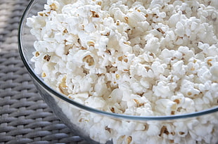 cooked popcorn on the bowl