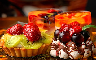 two assorted fruit cakes HD wallpaper