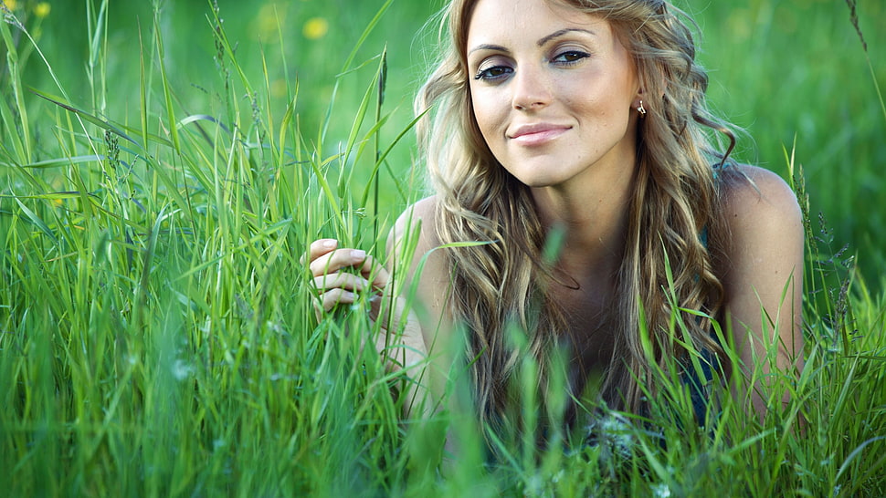 woman on green grass during daytime HD wallpaper