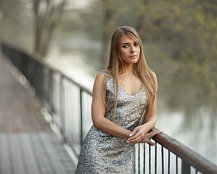 woman leaning on bridge railings HD wallpaper