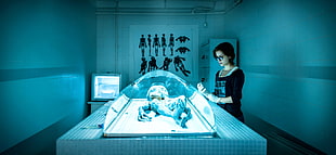 woman standing in-front of alien corpse HD wallpaper