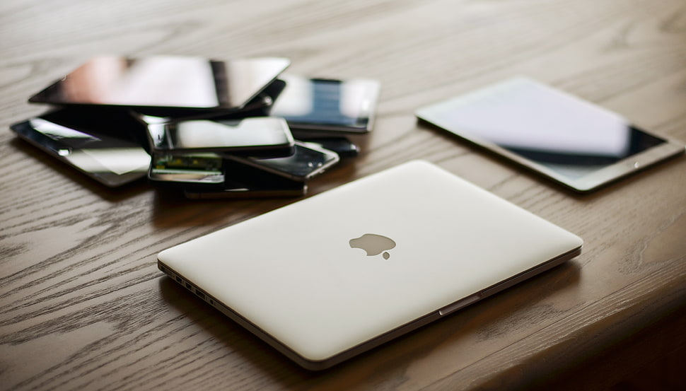 MacBook on table HD wallpaper