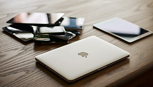 MacBook on table HD wallpaper