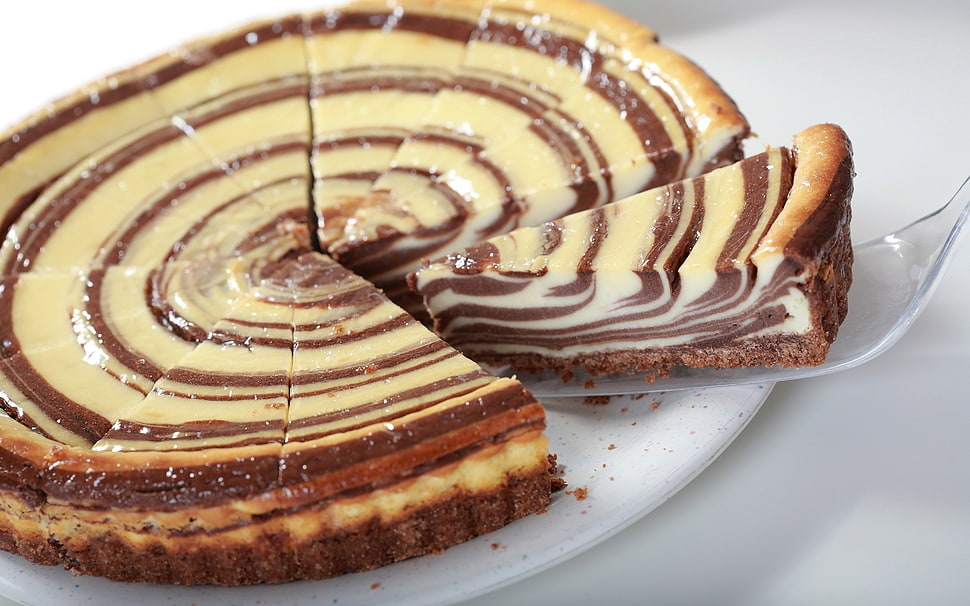 chocolate pie with slice HD wallpaper