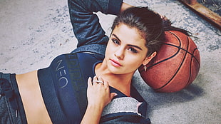 Selena Gomez, Selena Gomez, women, brunette, sports bra HD wallpaper