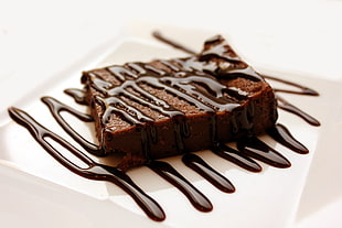 chocolate sliced cake on plate HD wallpaper