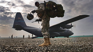men's digital desert camouflage suit, Lockheed C-130 Hercules, men, soldier, weapon