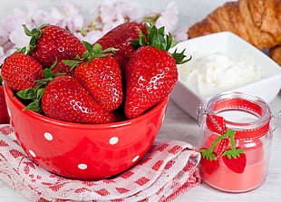Strawberries,  Cream,  Juicy
