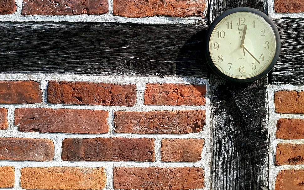 round black-framed analog clock reading at 12:23 HD wallpaper