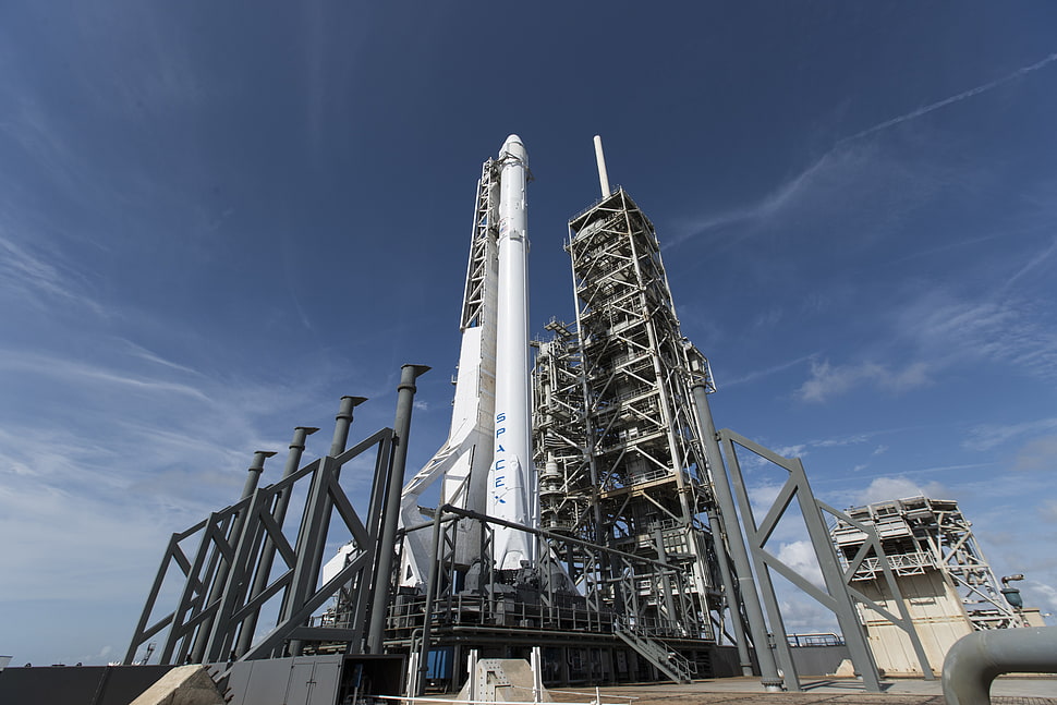 white and brown concrete building, SpaceX, rocket, clouds HD wallpaper