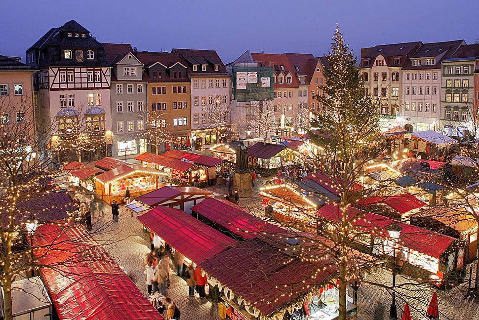 christmas-theme bazaar at daytime HD wallpaper