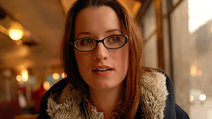 Woman wearing eyeglasses HD wallpaper