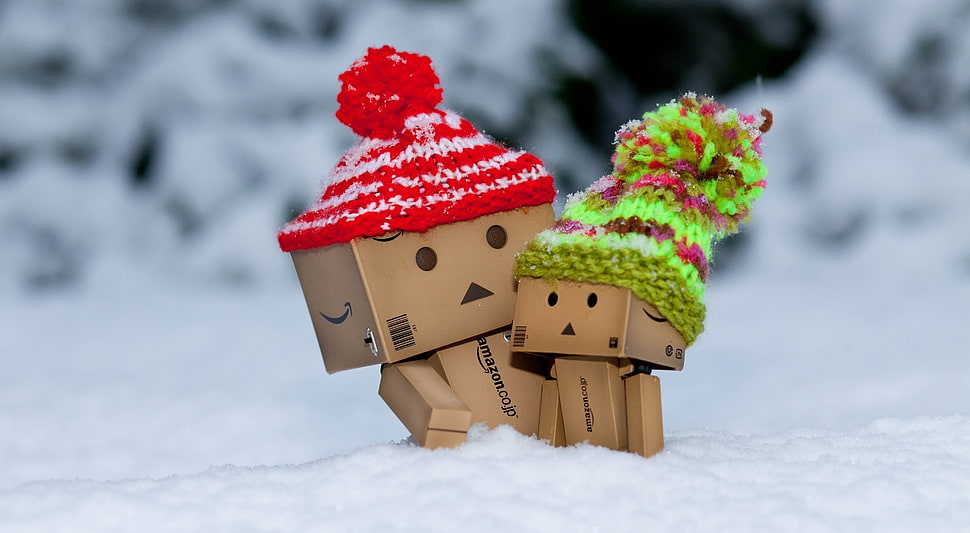 two brown toys HD wallpaper