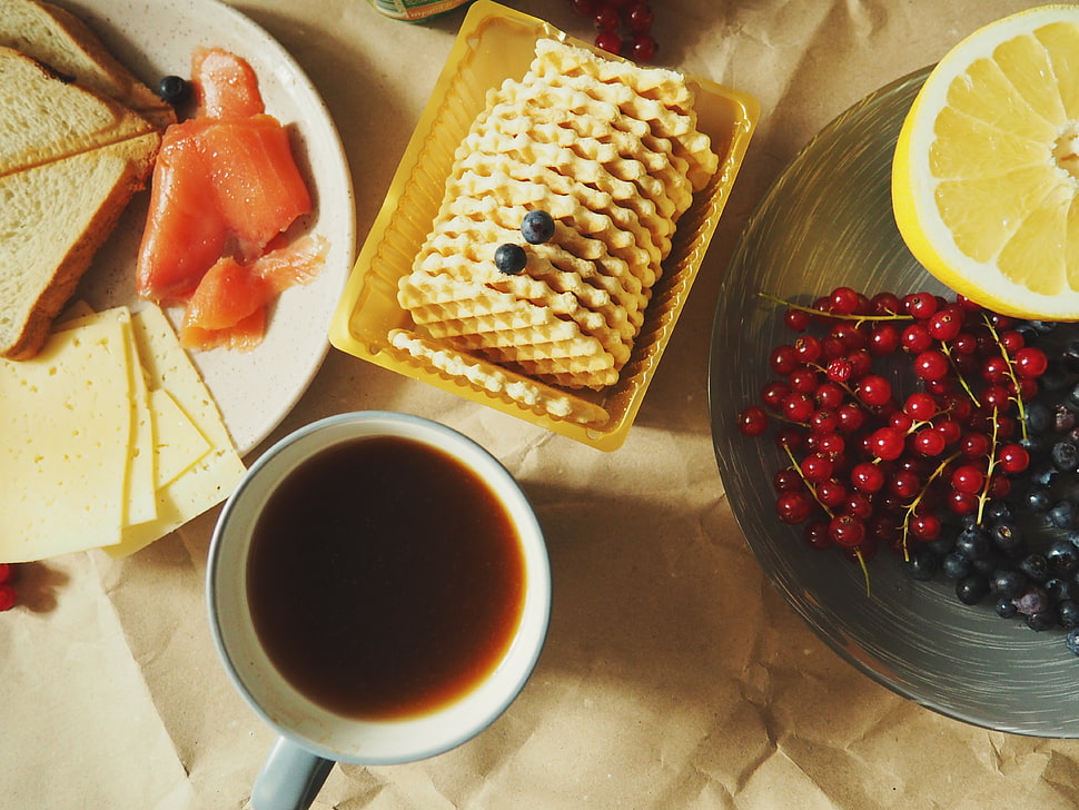 waffles on pack near berries HD wallpaper