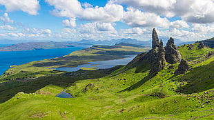 landscape photography of brown rock formation near body of water, Scotland, The Old Man of Storr, Isle of  Skye HD wallpaper