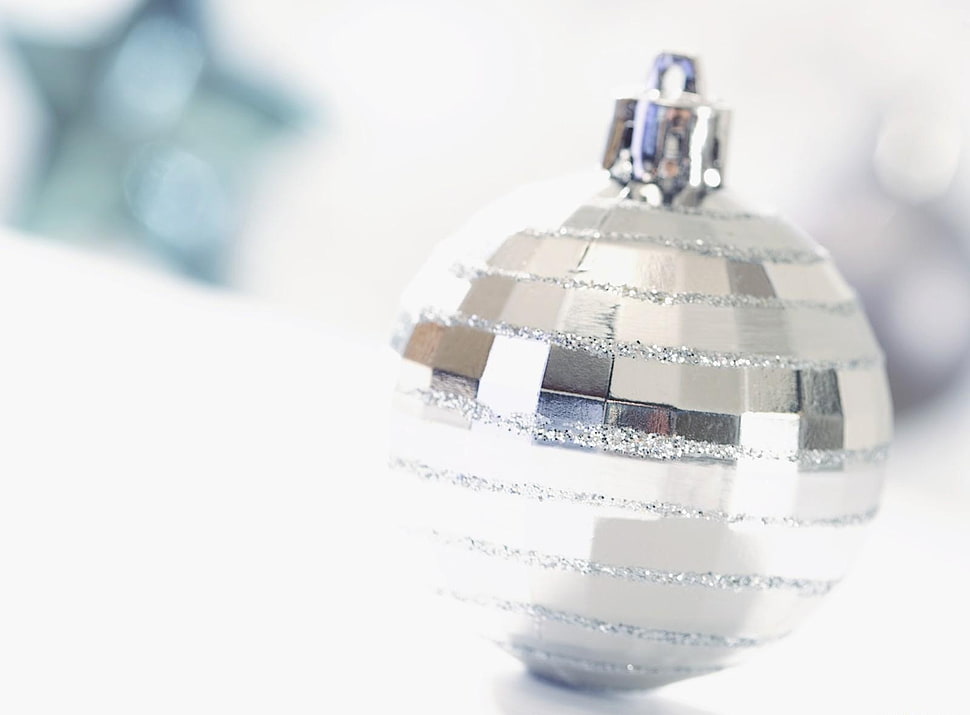 close-up photography of bauble HD wallpaper