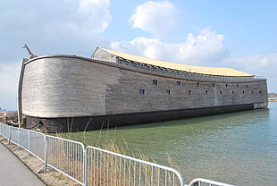 Noah's Ark model on body of water HD wallpaper